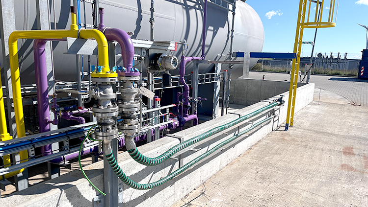 Photo of hoses and NH3 equipment